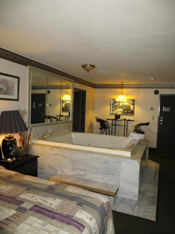 Hollywood Inn & Suites Gurnee Bilik gambar